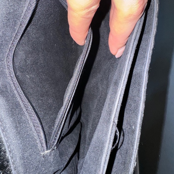 Medium sized Black Crocodile-Embossed Leather Handbag - Picture 8 of 8